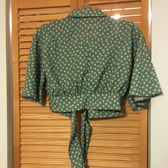 Blouse / Cropped Top - Picture 2 of 3